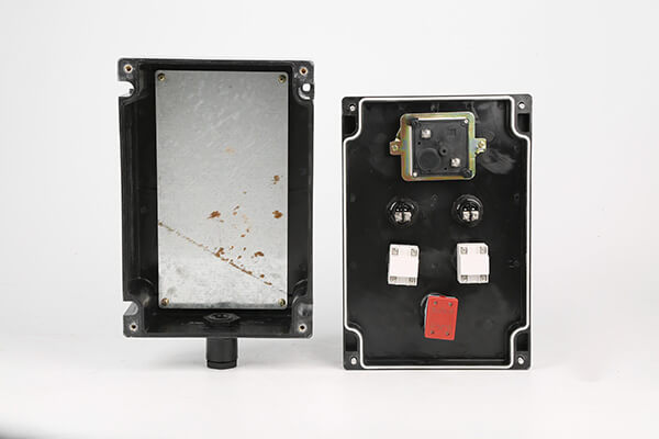 防爆穿線(xiàn)盒、防爆接線(xiàn)盒以及防爆接線(xiàn)箱三者之間的區(qū)別